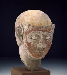 Bemalter Sandsteinkopf einer Ba-Statue, ca. 1-300